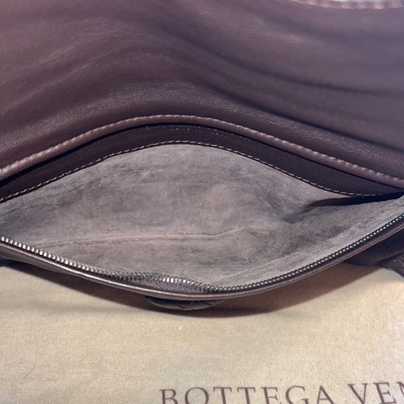 Bottega Veneta Intrecciato Leather Twist Lock Flap Clutch - Picture 7 of 11